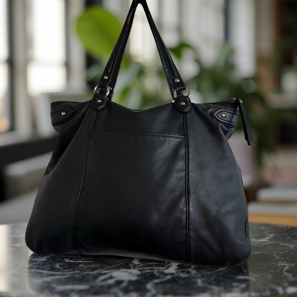 Coach Vintage Genuine Daisy Emma black buttery leather tote, branded logo charm - Picture 5 of 8